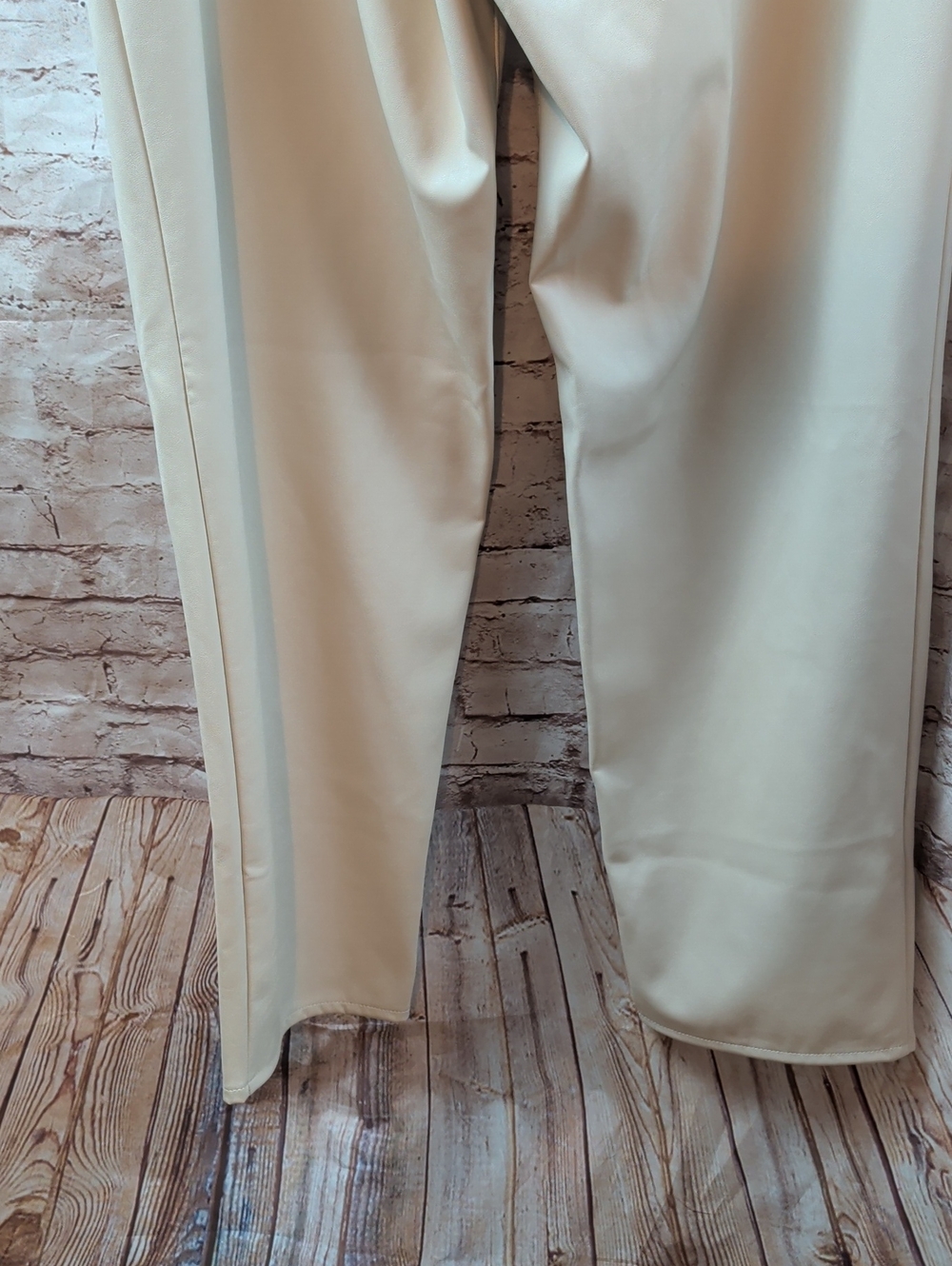 Old Navy Faux Leather Pants Size 12 - Picture 7 of 7